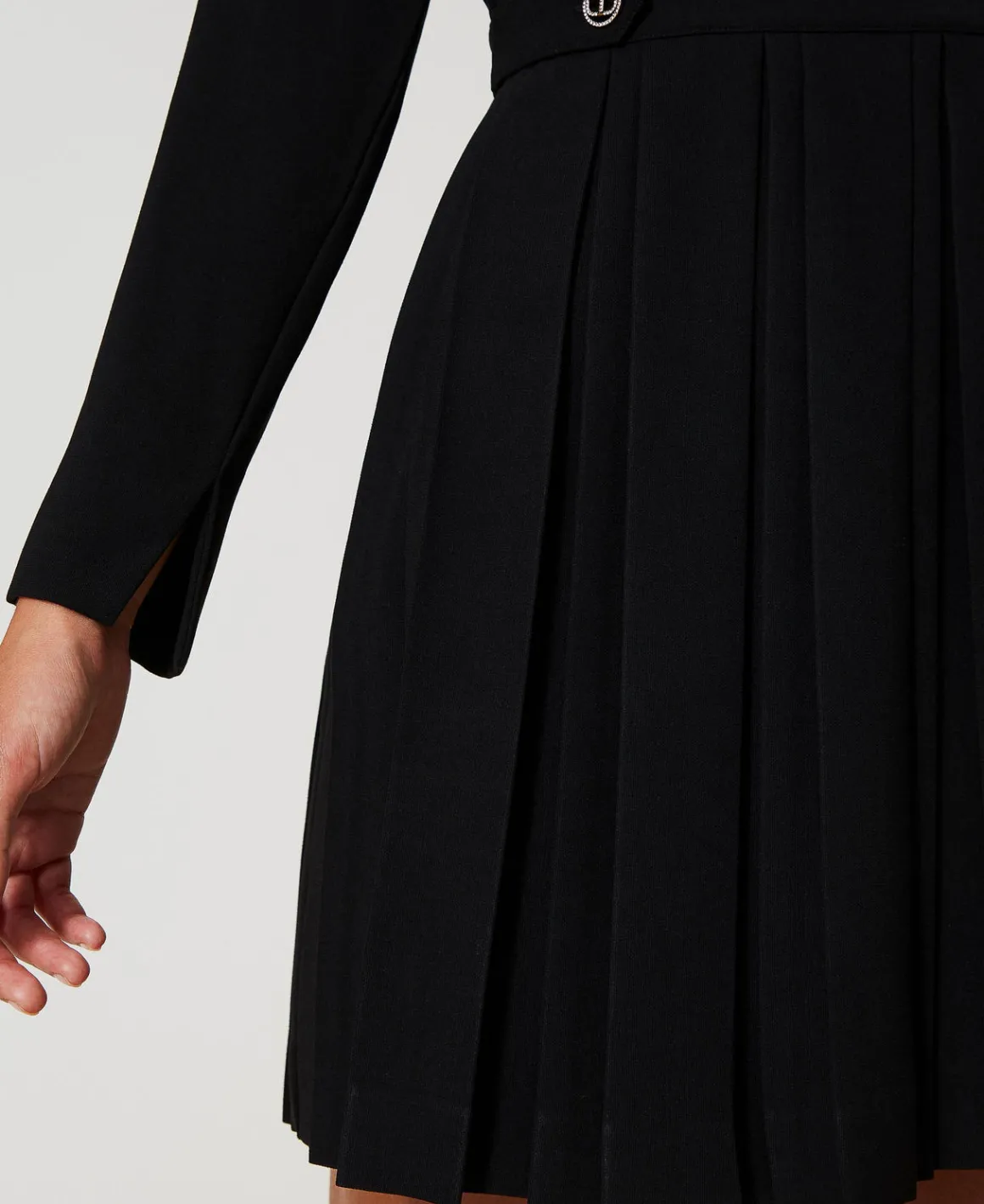 TWINSET Milano Abito Corto In Crêpe Plissé Con Bottoni | Vestiti Da Cerimonia | Vestiti Corti
