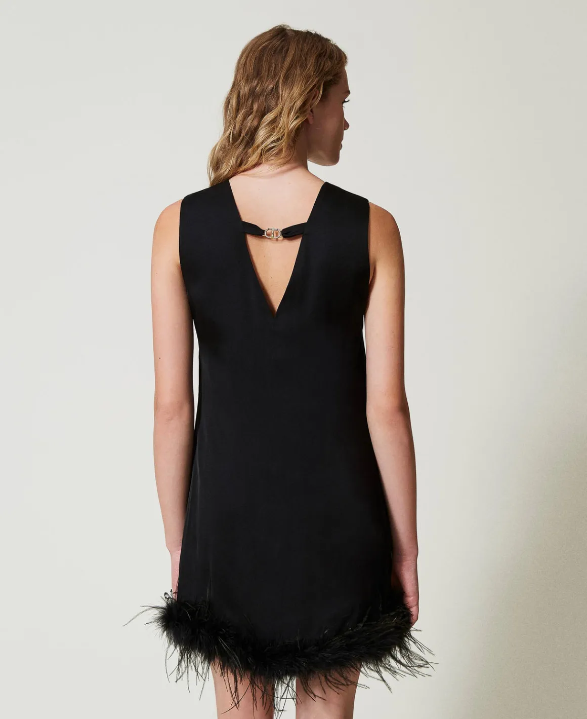 TWINSET Milano Abito Corto Smanicato In Raso Con Piume | Vestiti Da Cerimonia | Vestiti Eleganti
