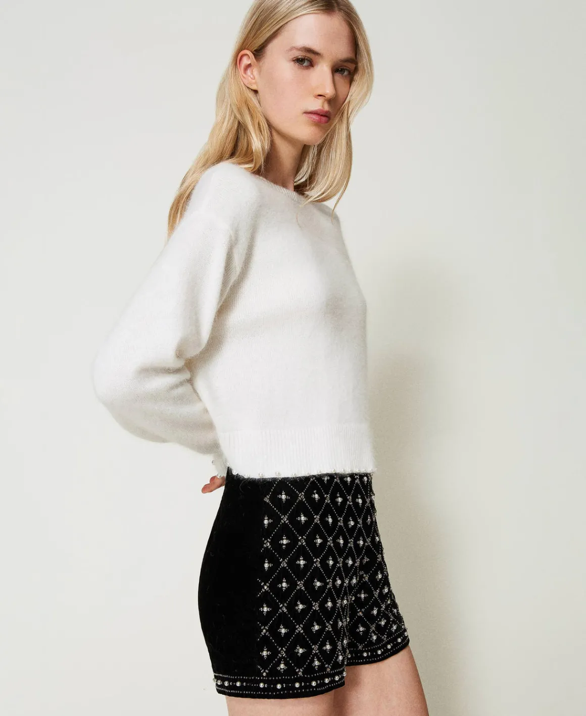 TWINSET Milano Shorts In Velluto Ricamato | Pantaloni Eleganti | Shorts
